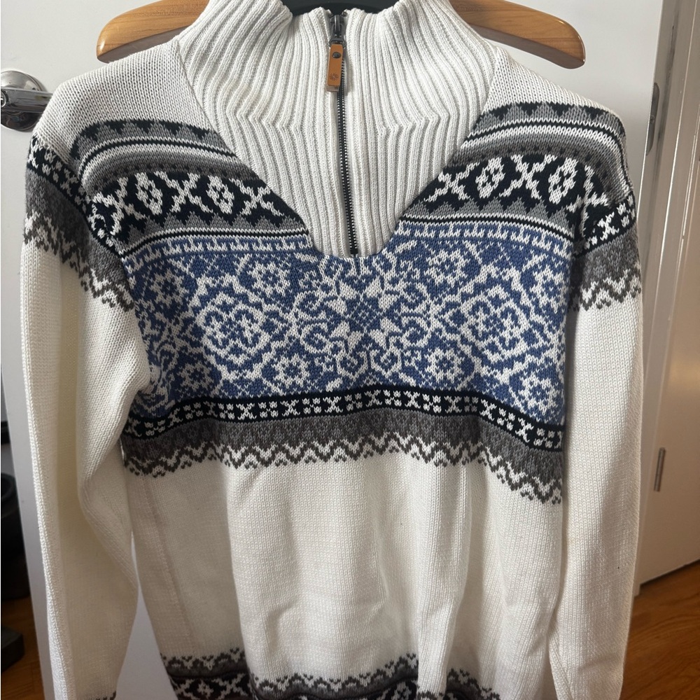 Ice Wear Men's White and Blue Nordic Pattern Zip-Up Sweater